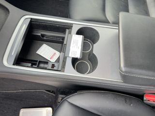 2022 Tesla Model Y Long Range Dual Motor All-Wheel Drive - Interior Steering Wheel With Keys Image